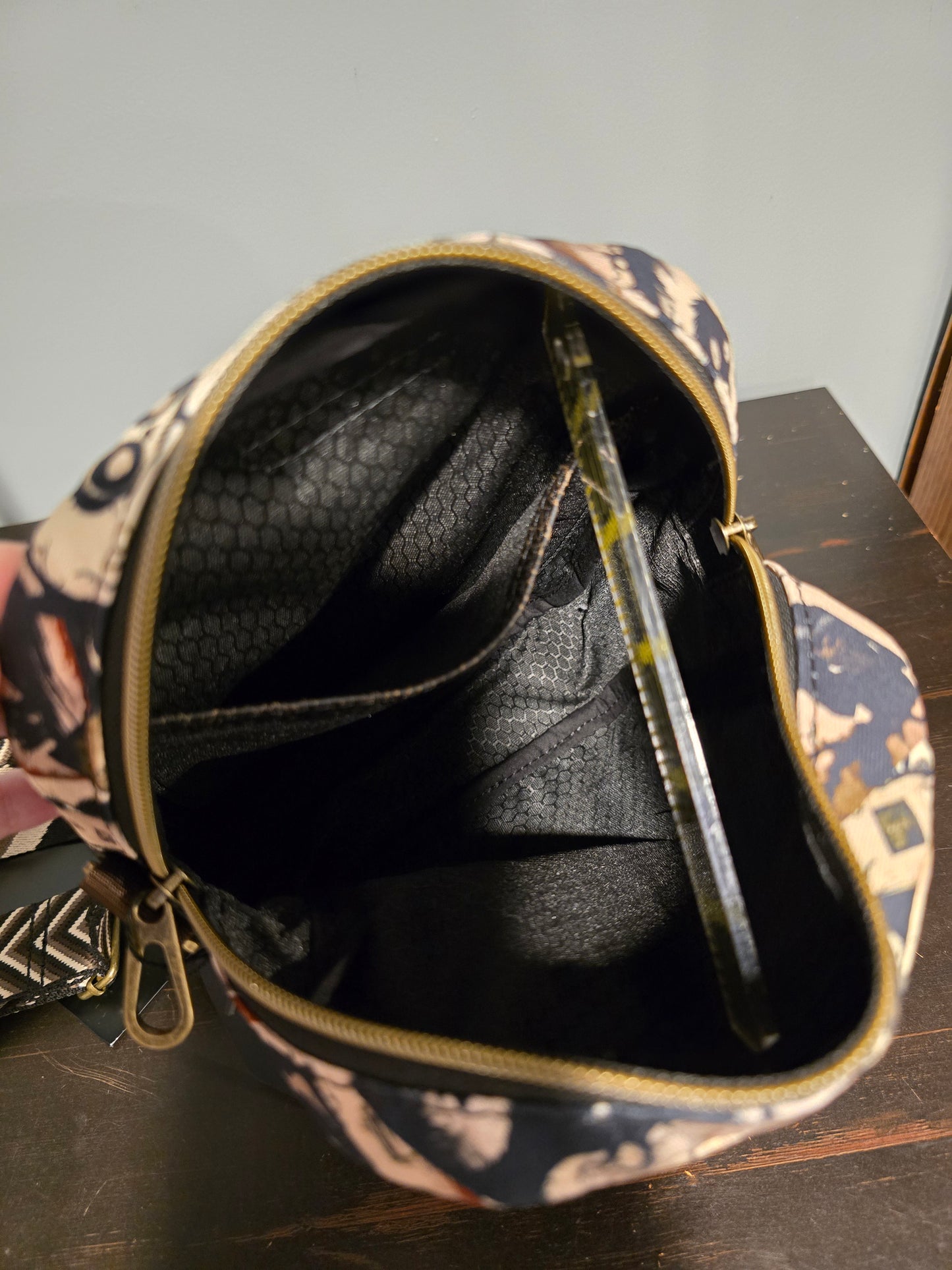 Pebble Sling / Crossbody