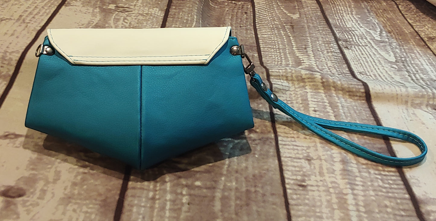 Skye Wristlet